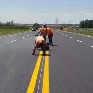 哈爾濱廠區(qū)道路劃線、學(xué)校停車場劃線施工